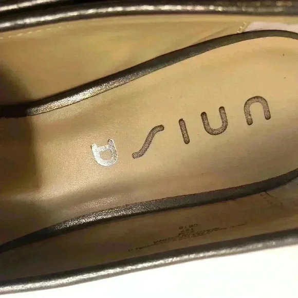 Unisa Women’s Gold Slip on Comfort Shoes size 8.5M - Picture 4 of 6